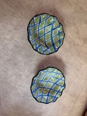 Hand-Painted Ceramic Bowls in Green and Blue McKenzie child’s BNWT